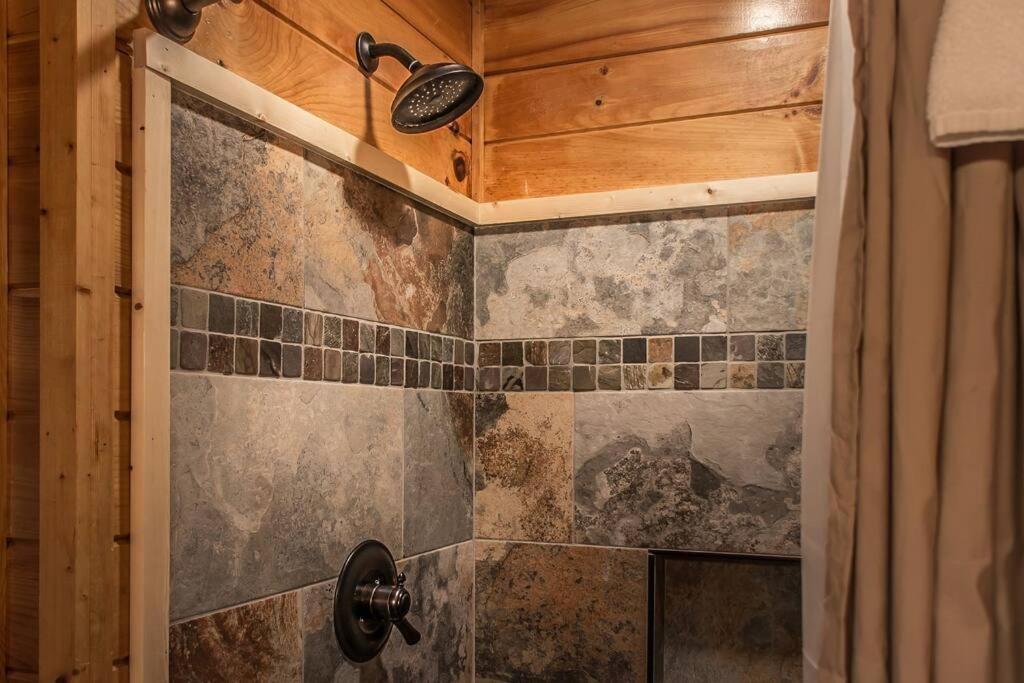 Holly Tree Hideaway - Semi Secluded Mtn Setting Villa Sevierville Exterior photo