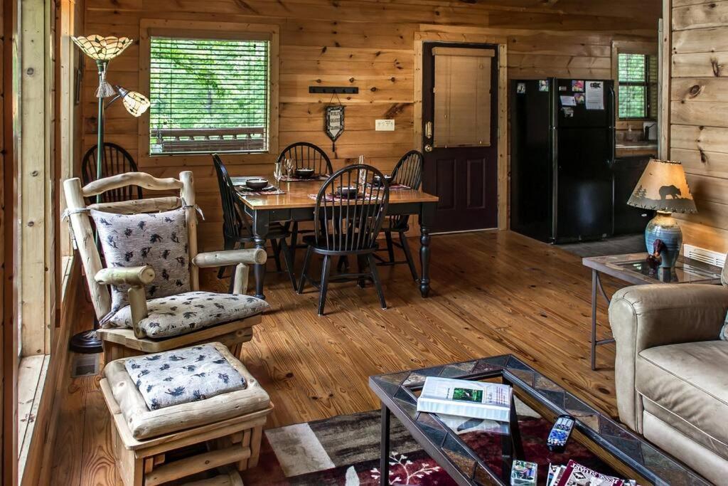 Holly Tree Hideaway - Semi Secluded Mtn Setting Villa Sevierville Exterior photo