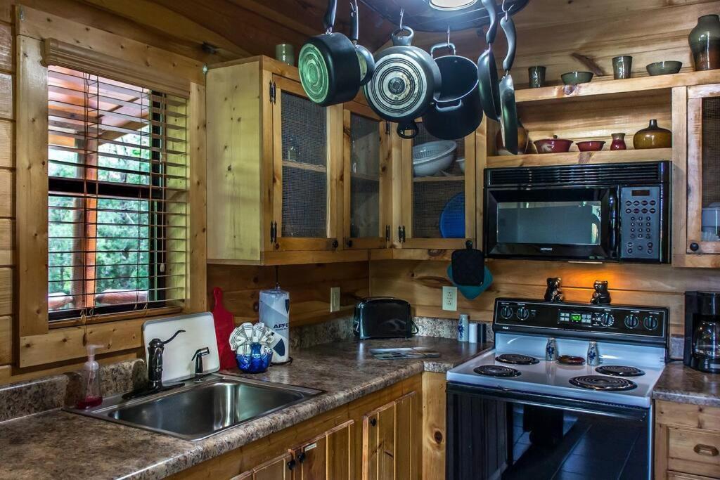 Holly Tree Hideaway - Semi Secluded Mtn Setting Villa Sevierville Exterior photo